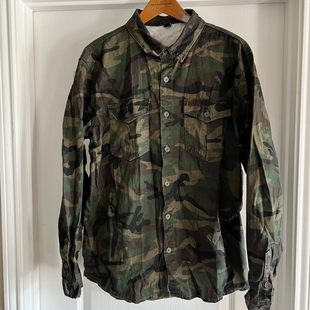 Manfinity long sleeve button down shirt size XL